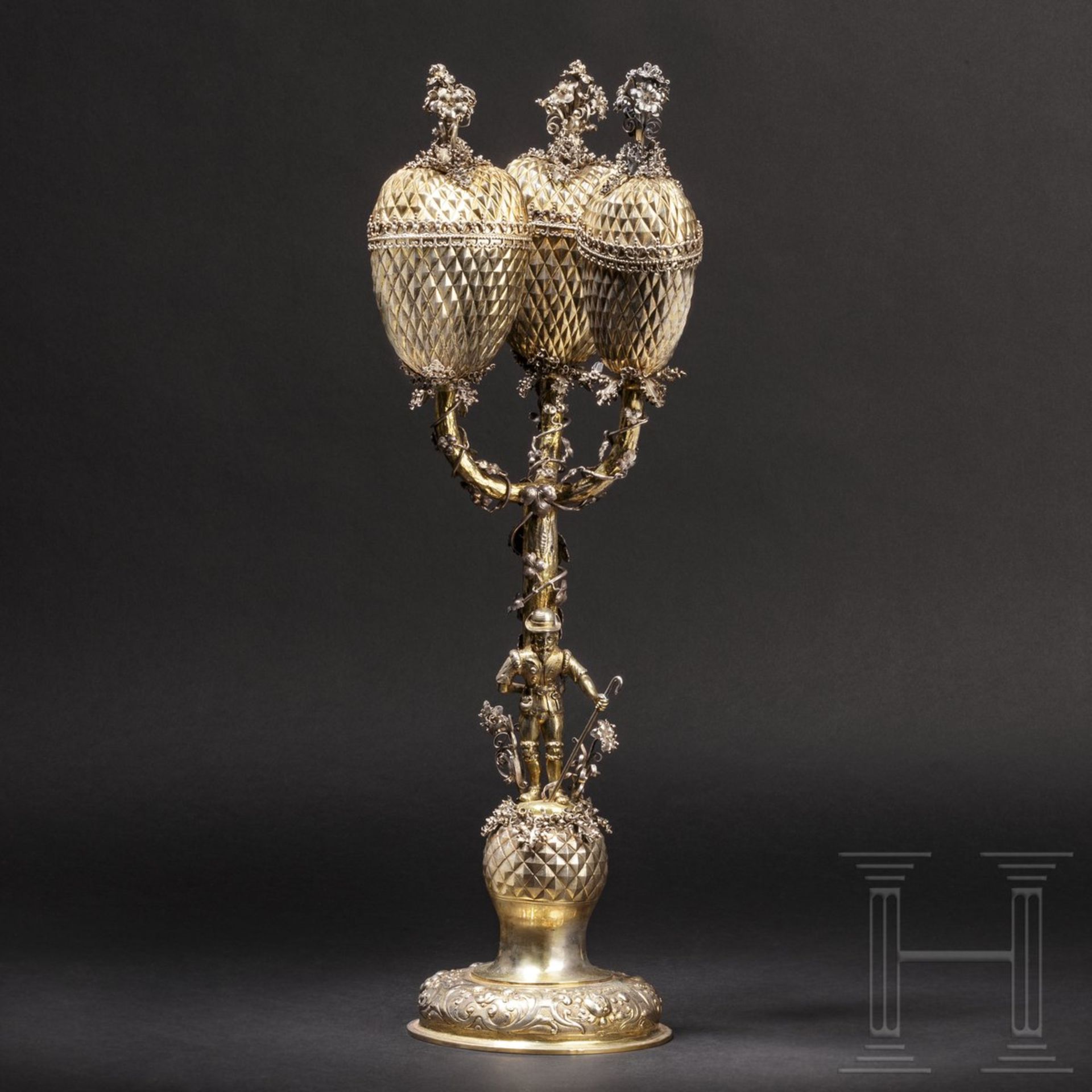 Dreifacher Ananaspokal mit Diamantdekor, deutsch, um 1900Silber, gegossen, getrieben, graviert,