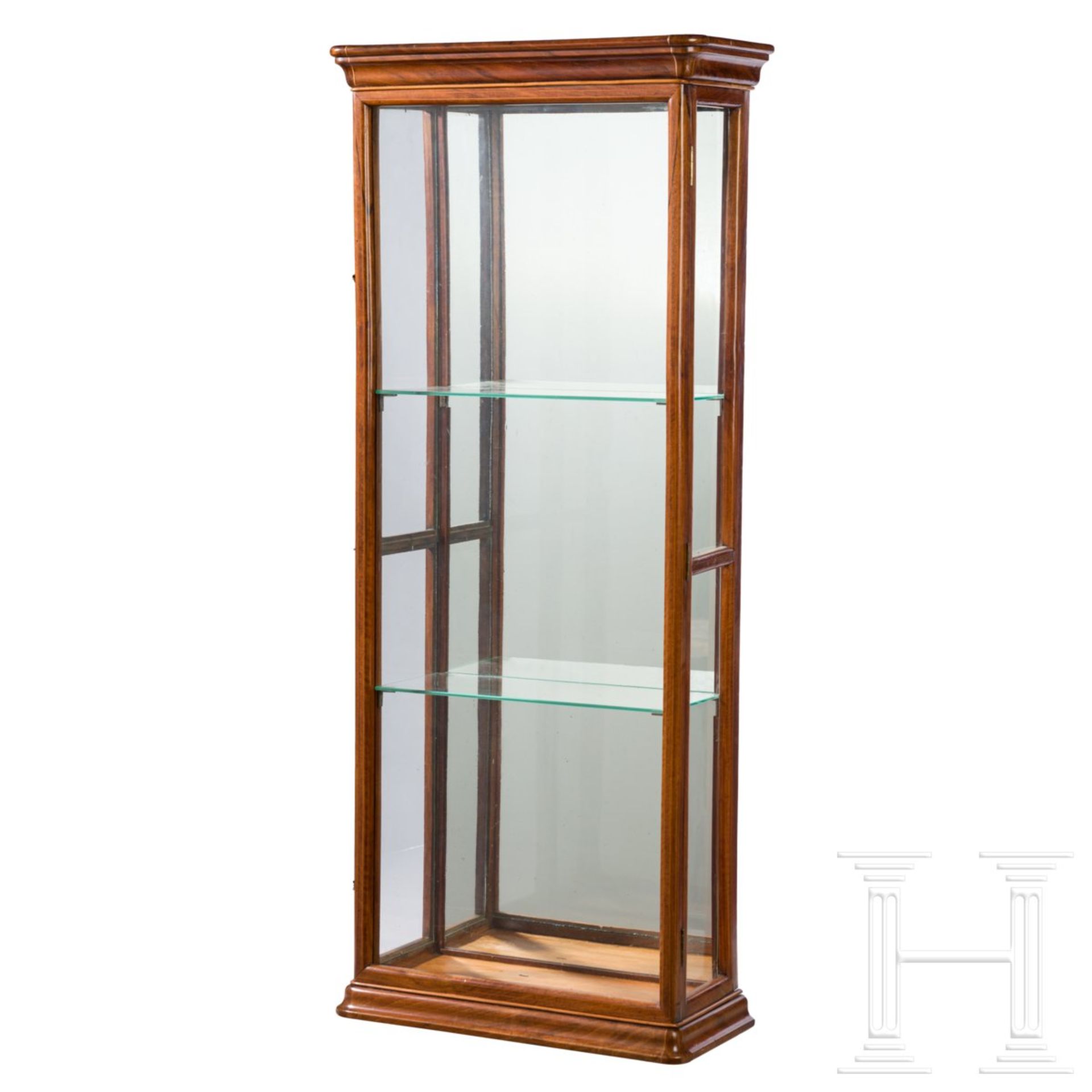 Kleine klassizistische Vitrine mit Geheimfach, Berlin, um 1825Streng geometrischer, quaderförmiger