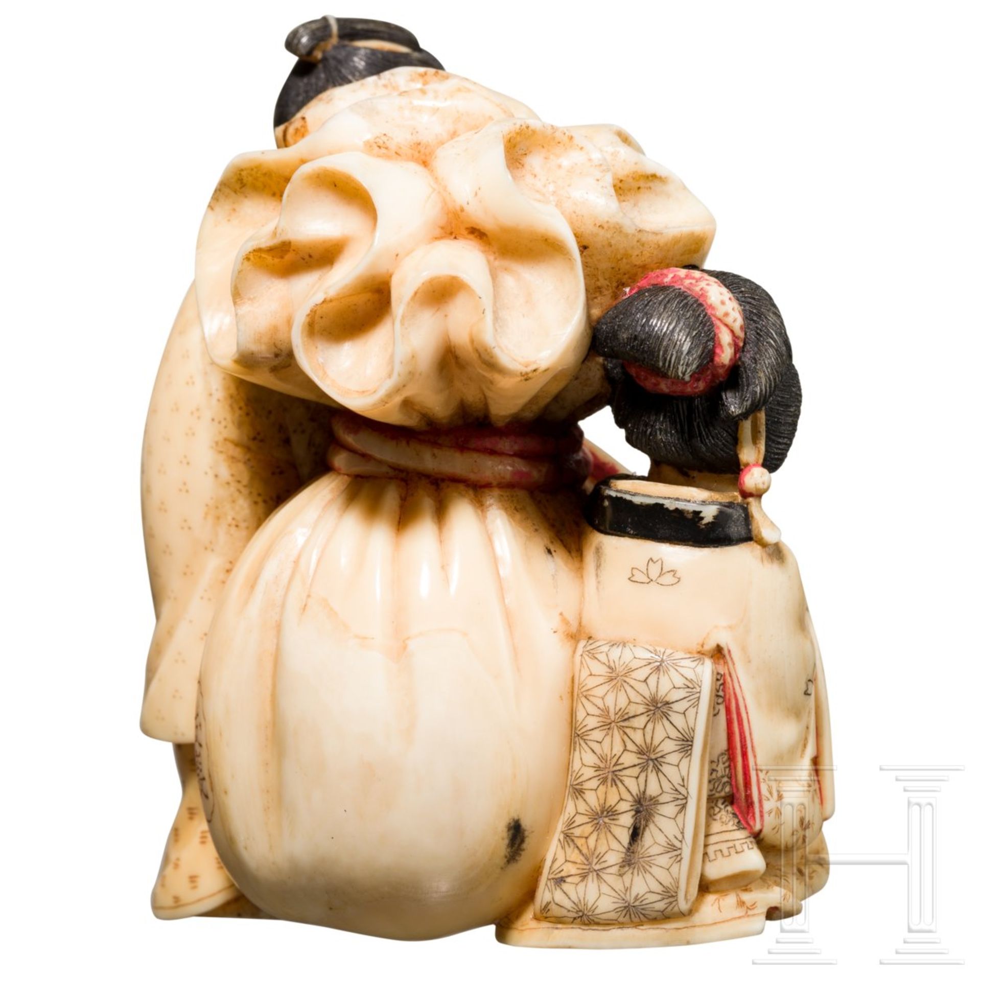 Okimono in Form von Hoteis Glückssack, Japan, Meiji-/Taisho-PeriodeFein geschnitzte Darstellung - Bild 3 aus 4