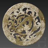 Eindrucksvolle Bi-Scheibe im Stil des 6. - 4. Jhdts. v. Chr., Nephrit-Jade, China, um 1900Sehr