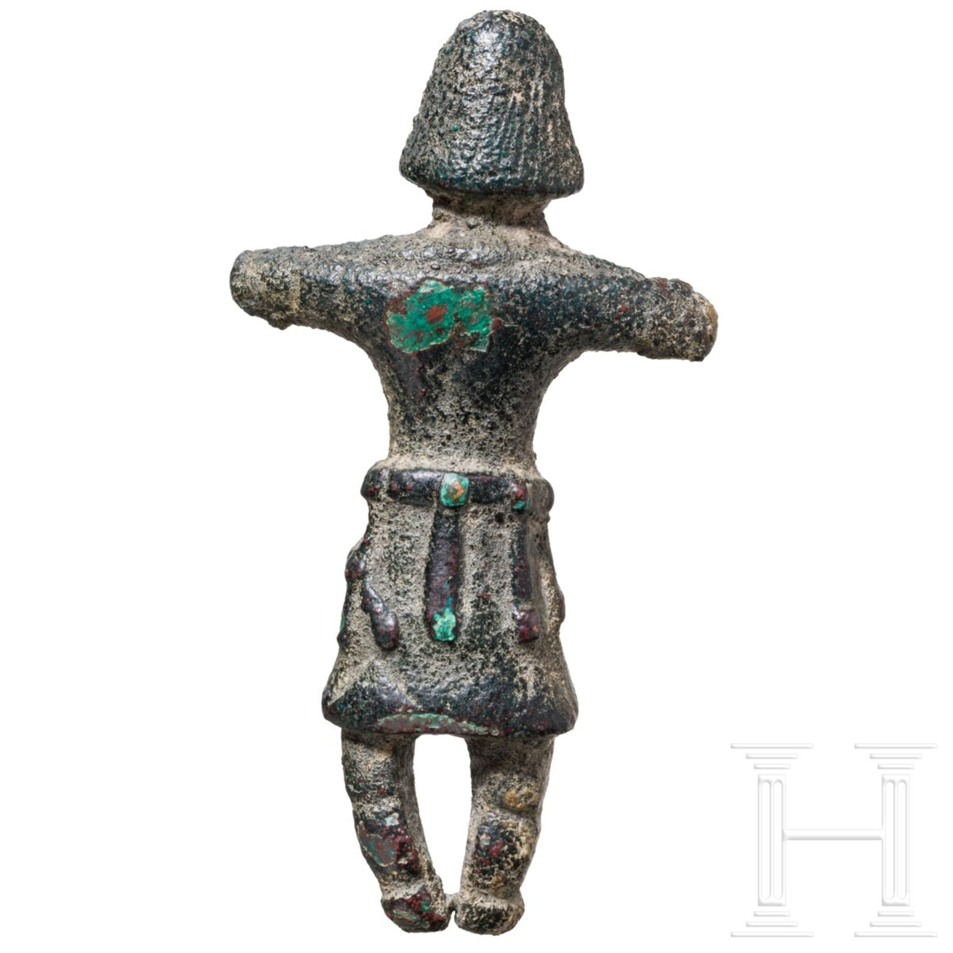 Seltene Bronzefigur eines sassanidischen Würdenträgers, Persien, 5. - 7. Jhdt. Außergewöhnlich - Bild 2 aus 3