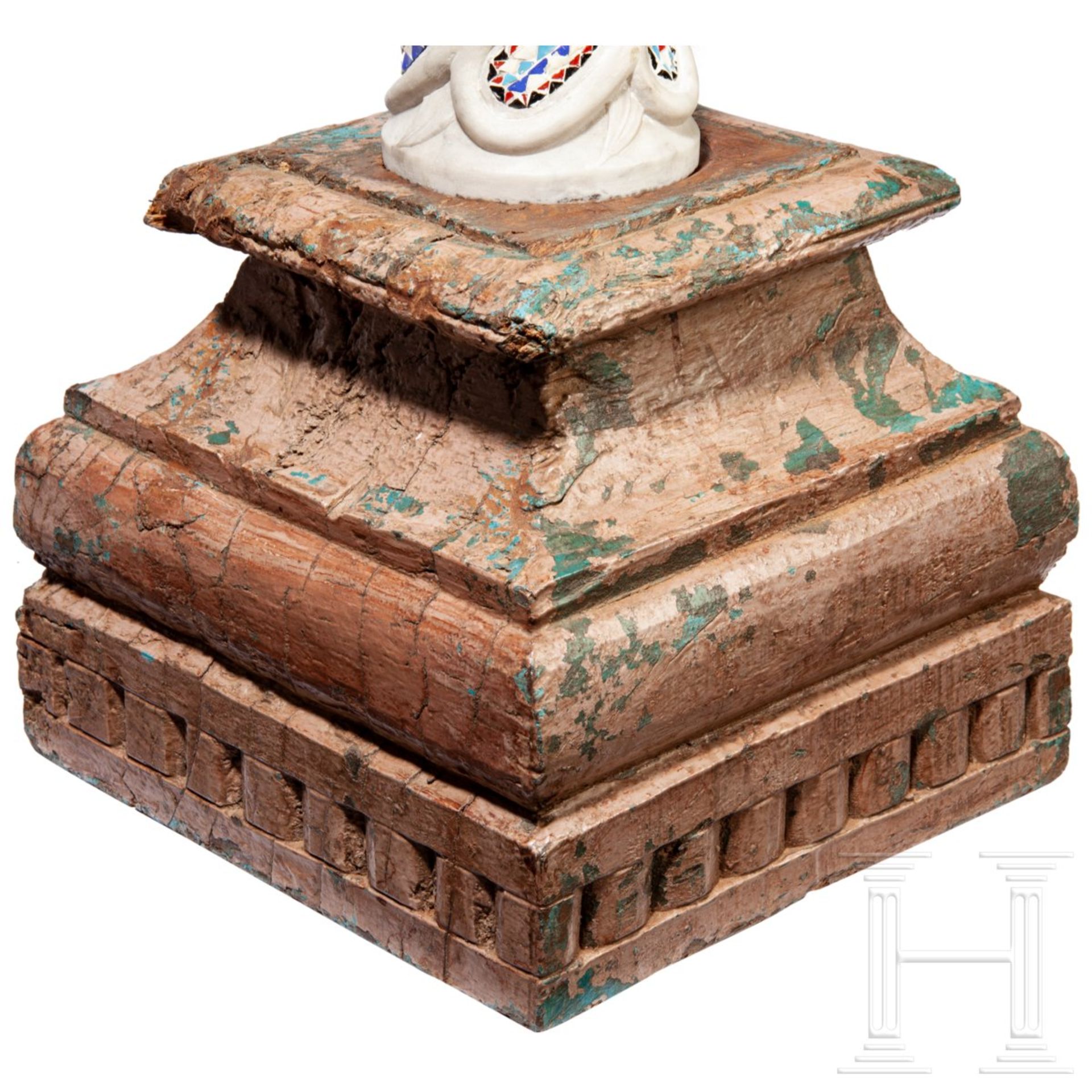 Ungewöhnliche Marmorsäule im romanischen Stil, wohl Venedig, 19. Jhdt.Dreiteilig. Marmor, Holz und - Bild 2 aus 4