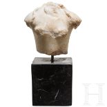 Beeindruckender kleiner Marmortorso des Dionysos, römisch, 1. Jhdt. Kleiner Marmortorso nach