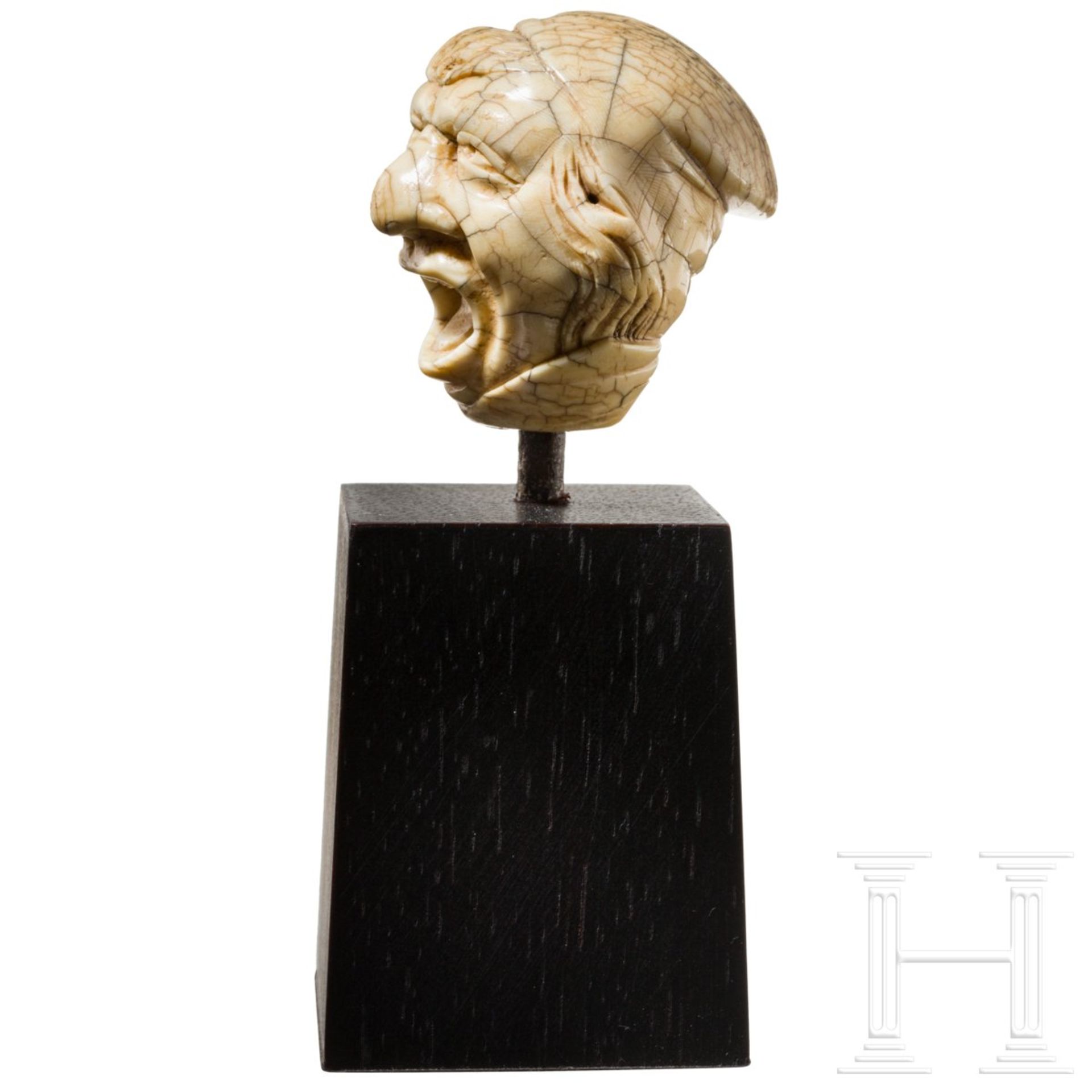 Grotesker Kopf aus Elfenbein, England, 19. Jhdt.Einteilig geschnitzter Kopf eines schreienden Mannes - Bild 3 aus 3