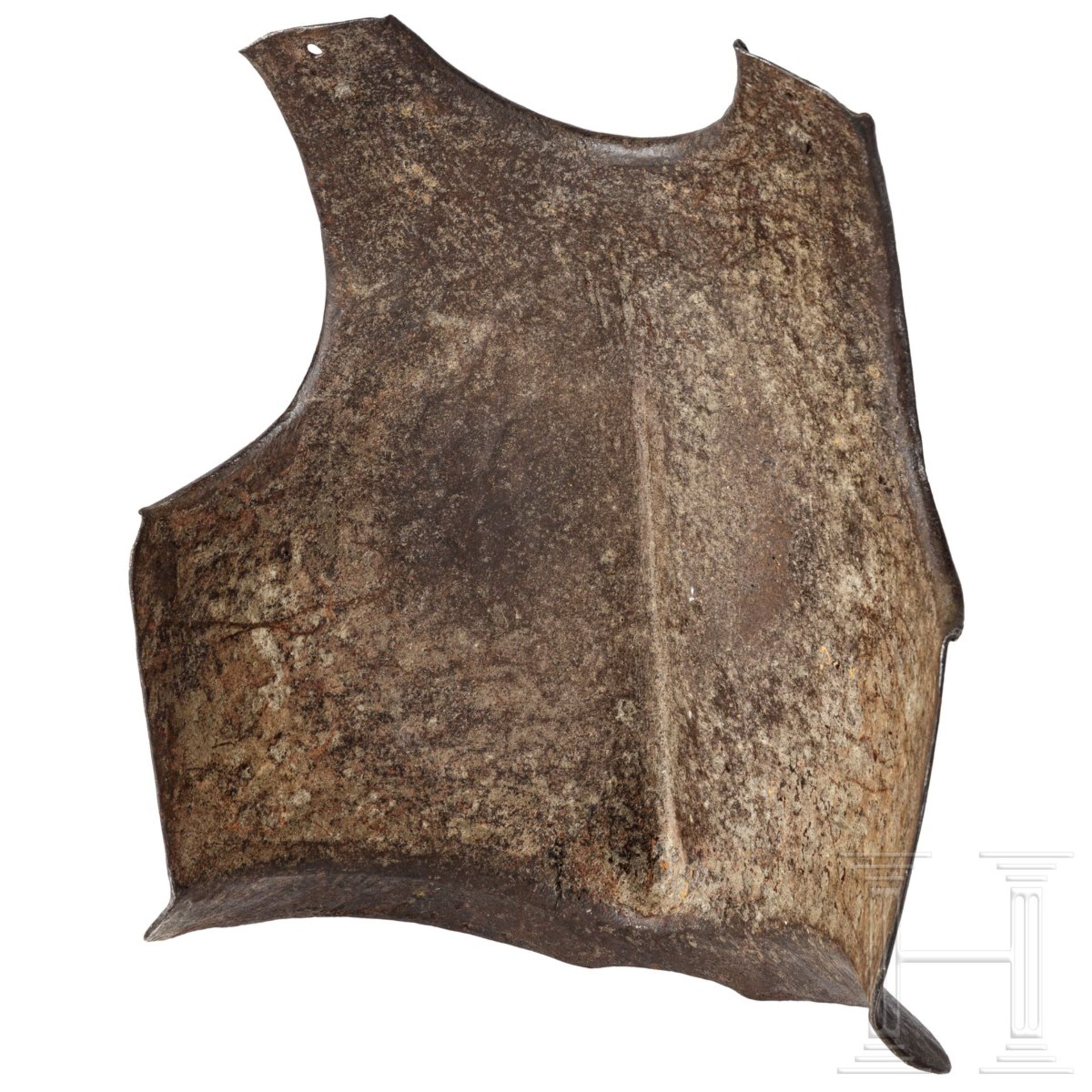 Schwere Brustplatte, süddeutsch, frühes 17. Jhdt.Gegratete Kürassbrust mit schwach ausgeprägtem - Bild 2 aus 2