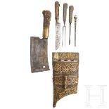 Großes Waidbesteck, deutsch, um 1700Fünfteiliges Besteck, bestehend aus Haumesser, Messer und