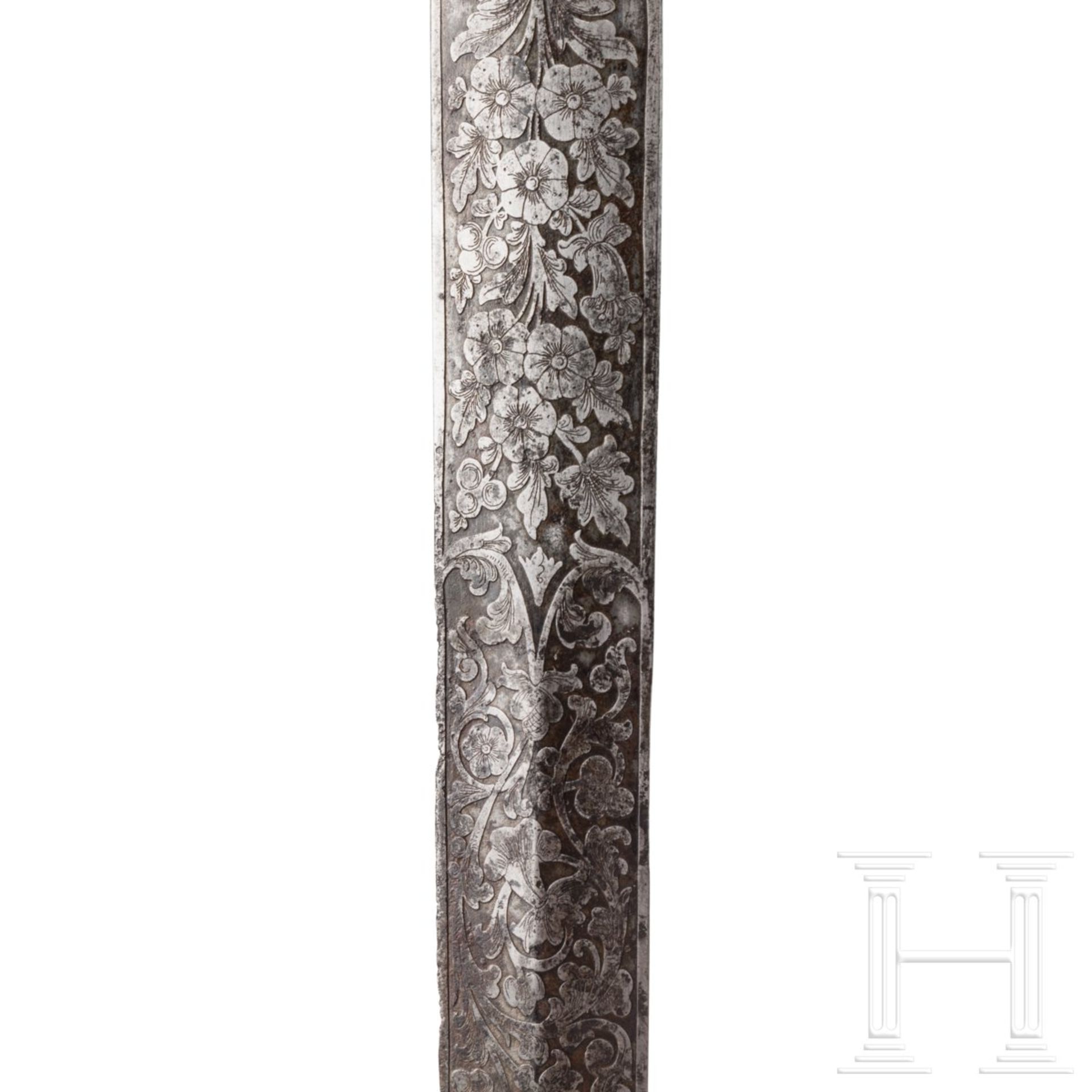 Fein geschnitztes Gefäß eines Luxus-Hirschfängers, Frankreich, 19. Jhdt. Extrem aufwendig - Bild 5 aus 7