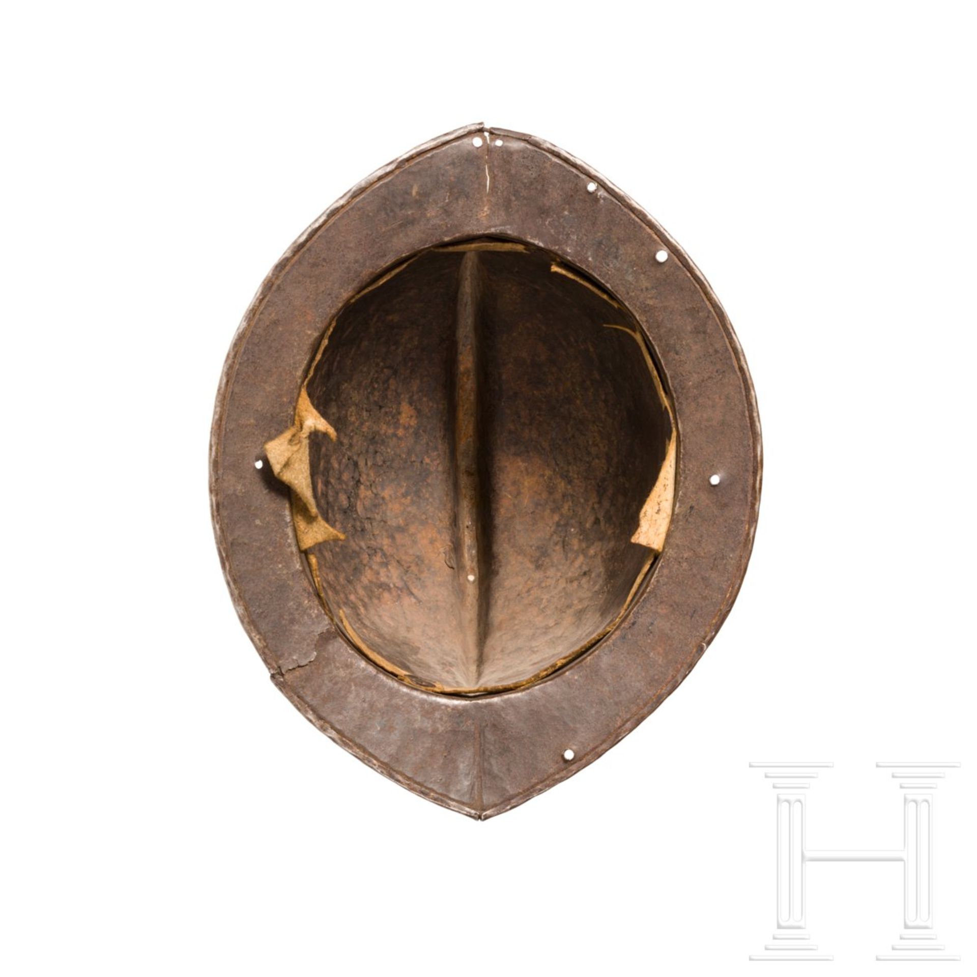 Morion (Cabasset), Spanien/Portugal, 1. Hälfte 16. Jhdt.Einteilig geschlagene, hohe Kalotte mit - Bild 6 aus 8