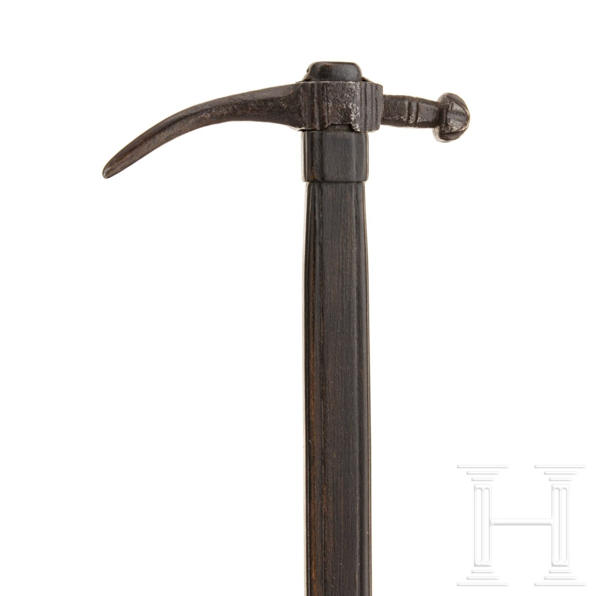 Reiterhammer, osmanisch oder südosteuropäisch, um 1600Kräftiger Vierkant-Schnabel an ovaler, - Bild 3 aus 5