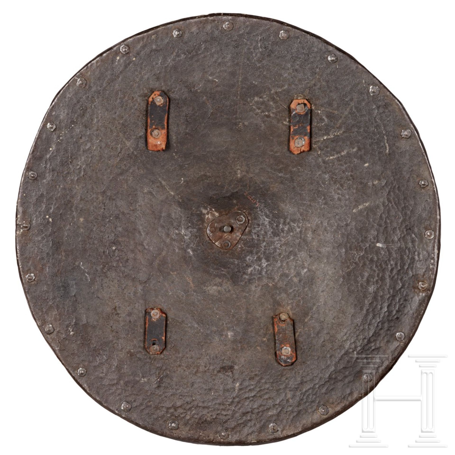 Schwerer geätzter Rundschild (Rondache), Nürnberg, um 1600Leicht gewölbter Schild mit kantig nach - Bild 3 aus 5
