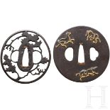 Zwei Tsuben, Japan, Edo-/Meiji-PeriodeZwei eiserne Tsuben. Eine Marugata-Tsuba mit eingelegten