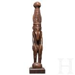 Anthropomorphe Figur, Papua-NeuguineaStilisierte Figur mit typischer eingerollter Nase,