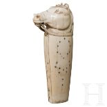 Geschnitzter Elfenbeingriff von einem Hirschfänger, Frankreich, um 1800Massiver, einteilig