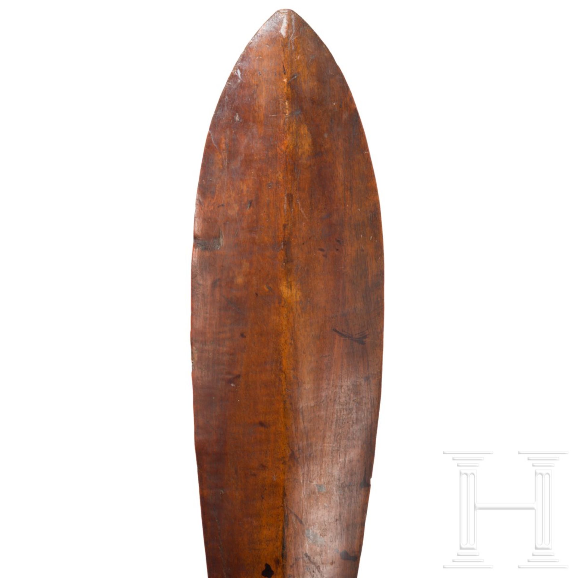 Kriegskeule „Teivakatoga“, FidschiLeicht gegratetes, spitzovales Blatt, das in den durch zwei - Bild 3 aus 4