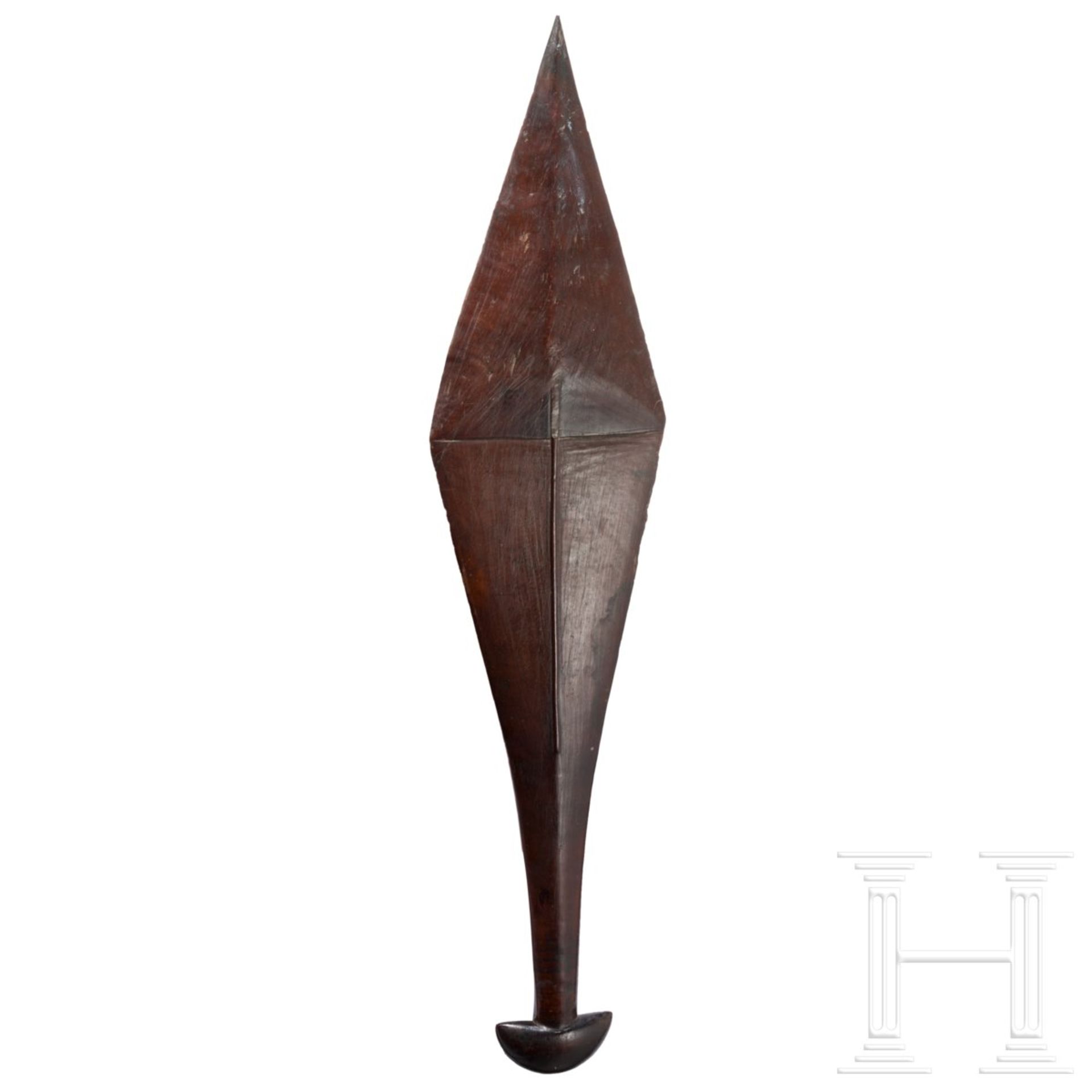 Kriegskeule „Subi“, SalomonenMittig gegratetes, waagerecht abgestuftes, rautenförmiges Schlagblatt