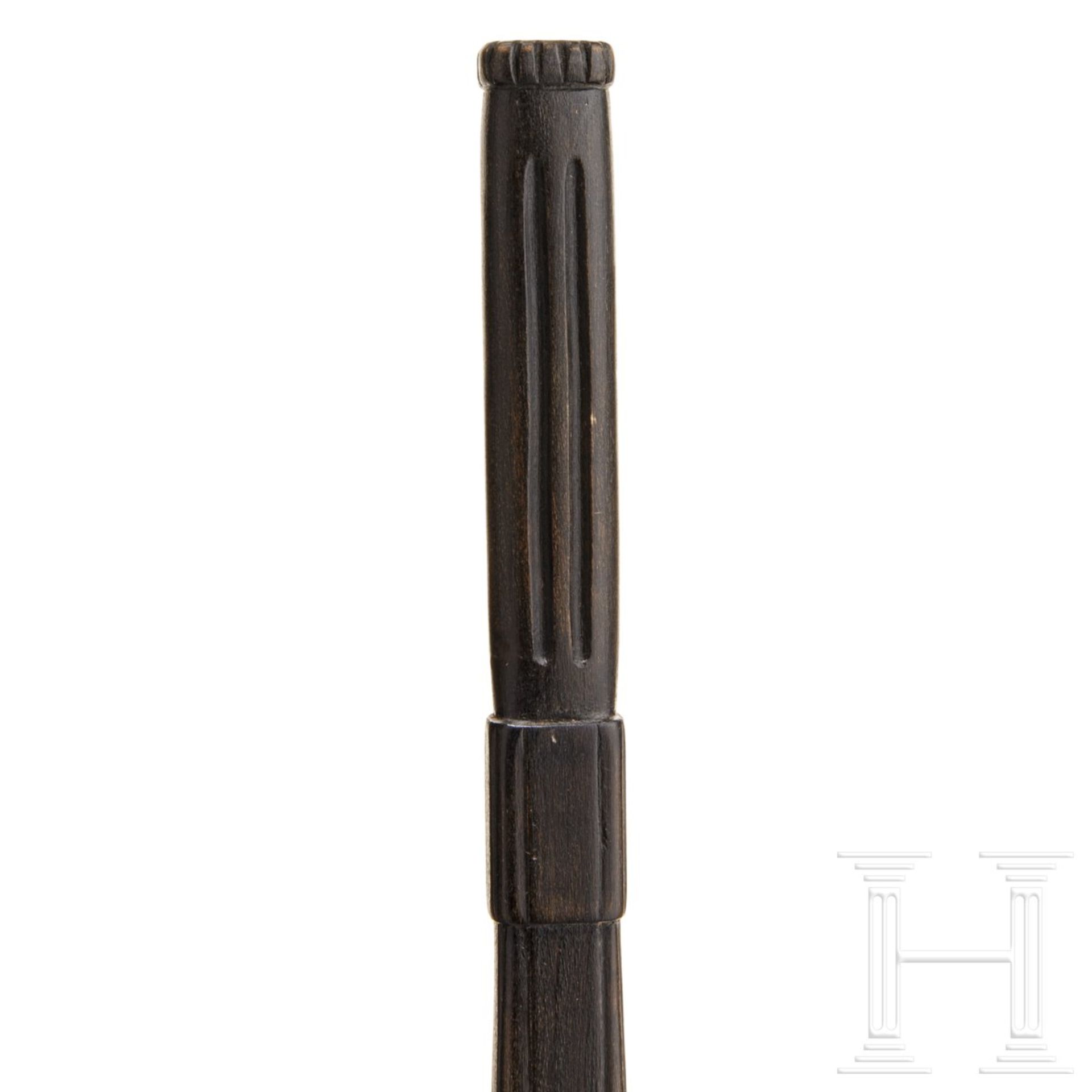 Reiterhammer, osmanisch oder südosteuropäisch, um 1600Kräftiger Vierkant-Schnabel an ovaler, - Bild 4 aus 5