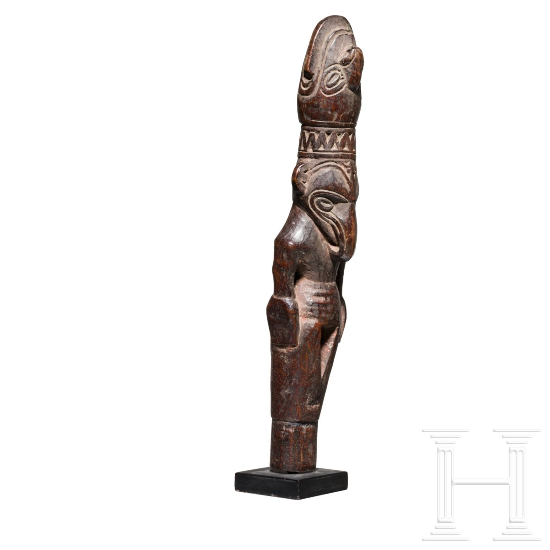 Anthropomorphe Figur, Papua-NeuguineaStilisierte Figur mit typischer eingerollter Nase, - Bild 2 aus 3