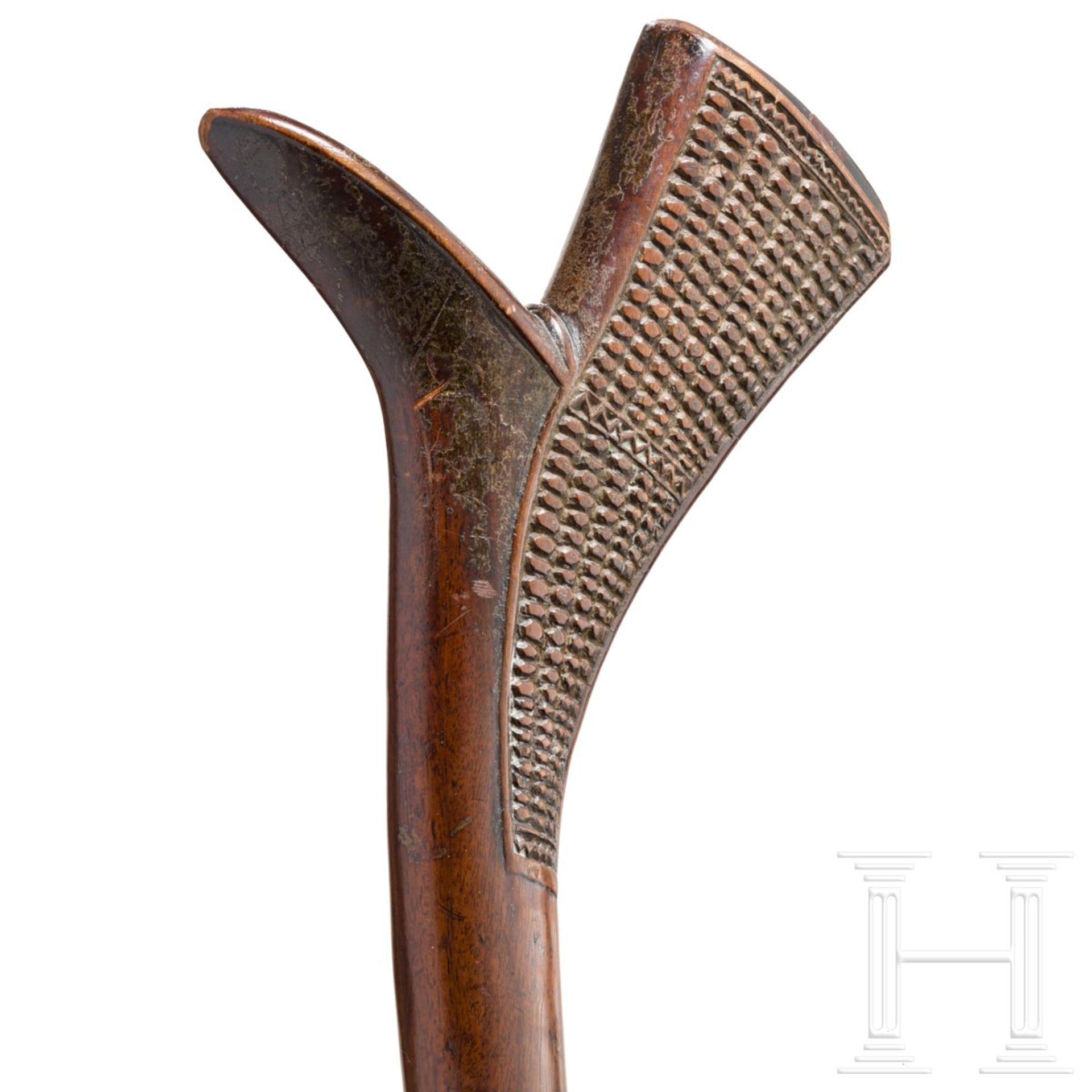Kriegskeule „Sali“, FidschiBreiter Schlagkopf mit erhabenem Grat und gegratetem, schnabelförmigem - Bild 3 aus 4