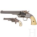 Smith & Wesson 2nd Model Schofield Single Action Revolver, dazu ein No.1 third Issue Revolver im