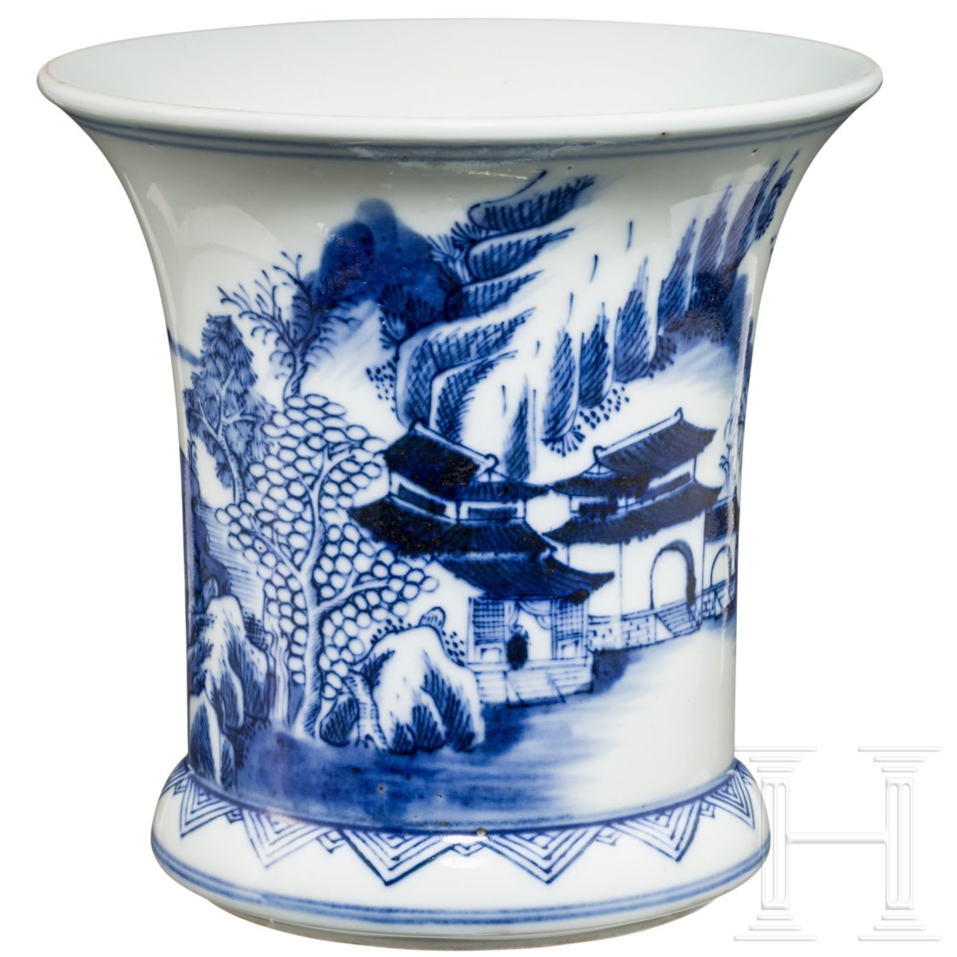 Kleine Gu-Vase mit Landschaftsszene blau auf weiß, China, späte Qing-Zeit - Bild 2 aus 7