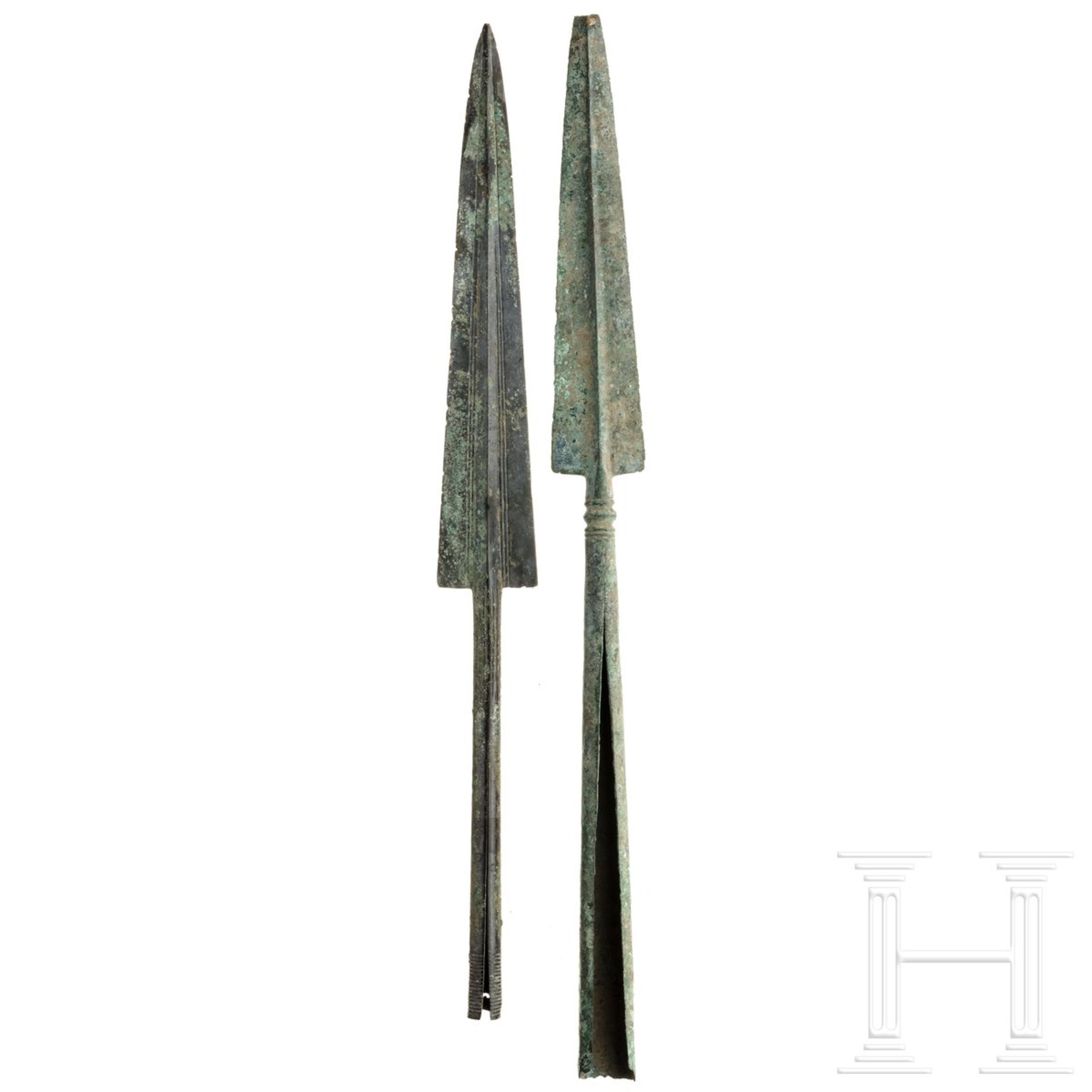 Zwei Lanzenspitzen, Bronze, Luristan, Westiran, 9. - 8. Jhdt. v. Chr. - Bild 2 aus 3