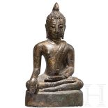 Kleine Skulptur eines sitzenden Buddhas, Thailand, wohl 18. Jhdt.