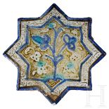 Sternfliese mit Lüsterdekor und blauer Inglasurmalerei, Kashan, Iran, 12. - 13. Jhdt