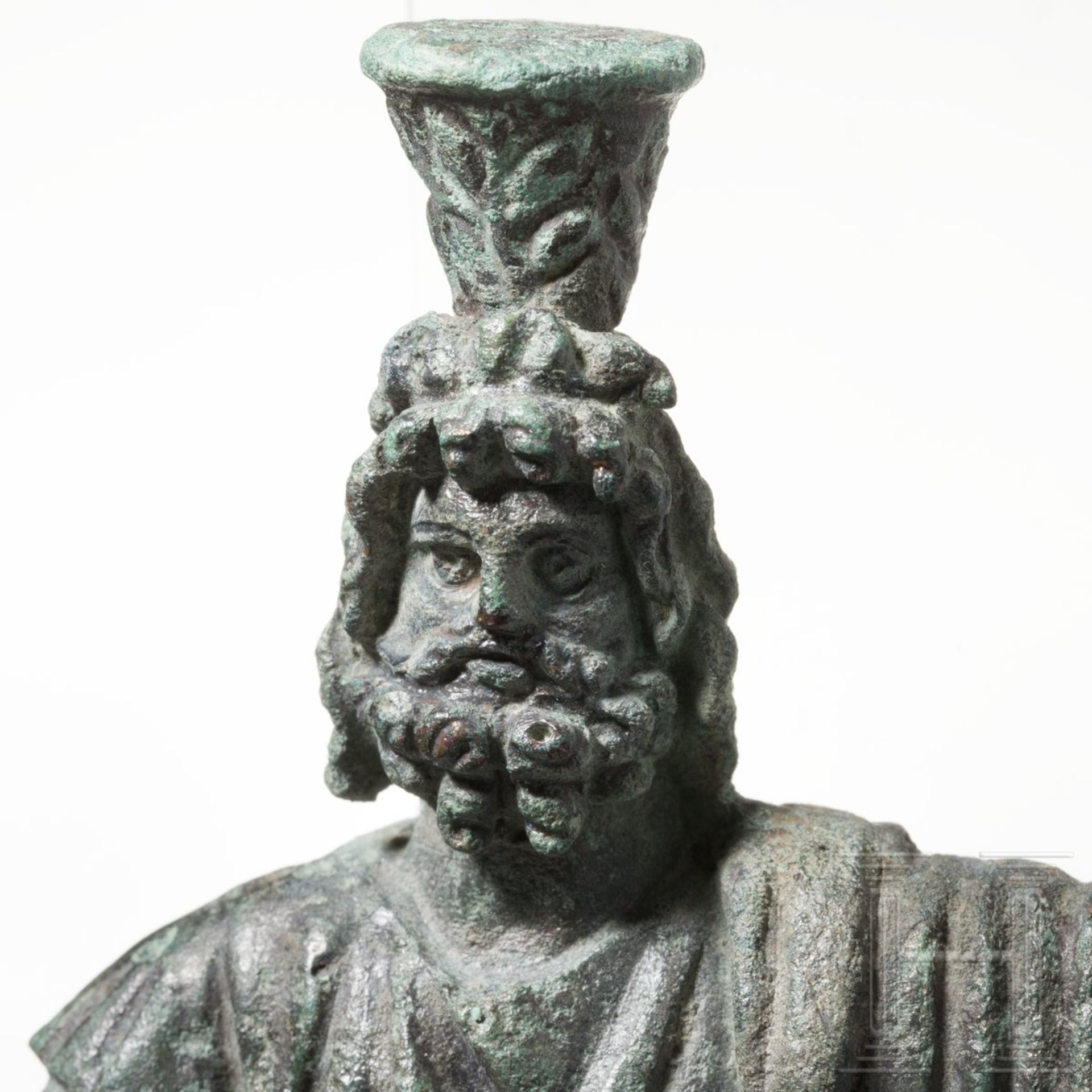 Bronzestatuette des thronenden Serapis, römisch, 2. - 3. Jhdt. - Bild 2 aus 7