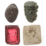 Ein Miniatur-Satyrkopf aus Bronze, eine Gemme mit Minervakopf und zwei geschnittene Steine, römi