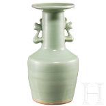 Kleine Longquan-glasierte Kinuta-Vase, Mitte 20. Jhdt.