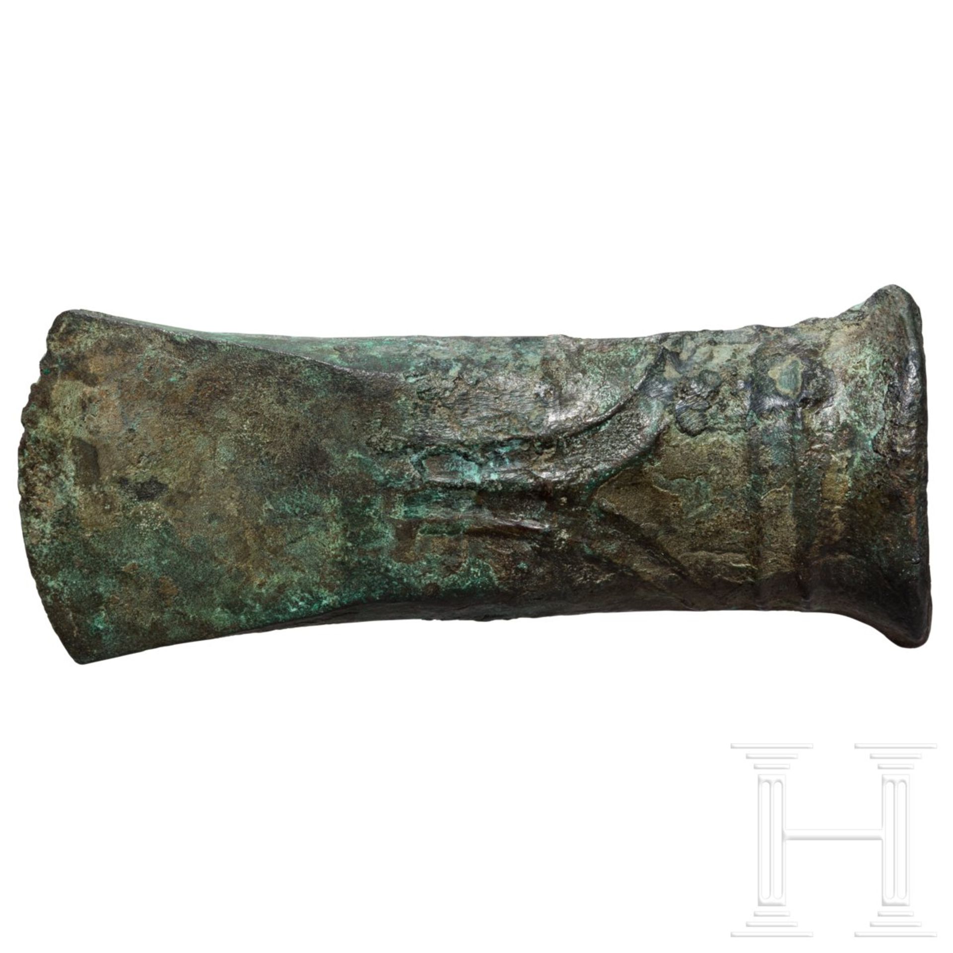 Großes Tüllenbeil, Mittel- oder Westeuropa, jüngere bis späte Bronzezeit, ca. 950 – 600 v. - Bild 3 aus 3