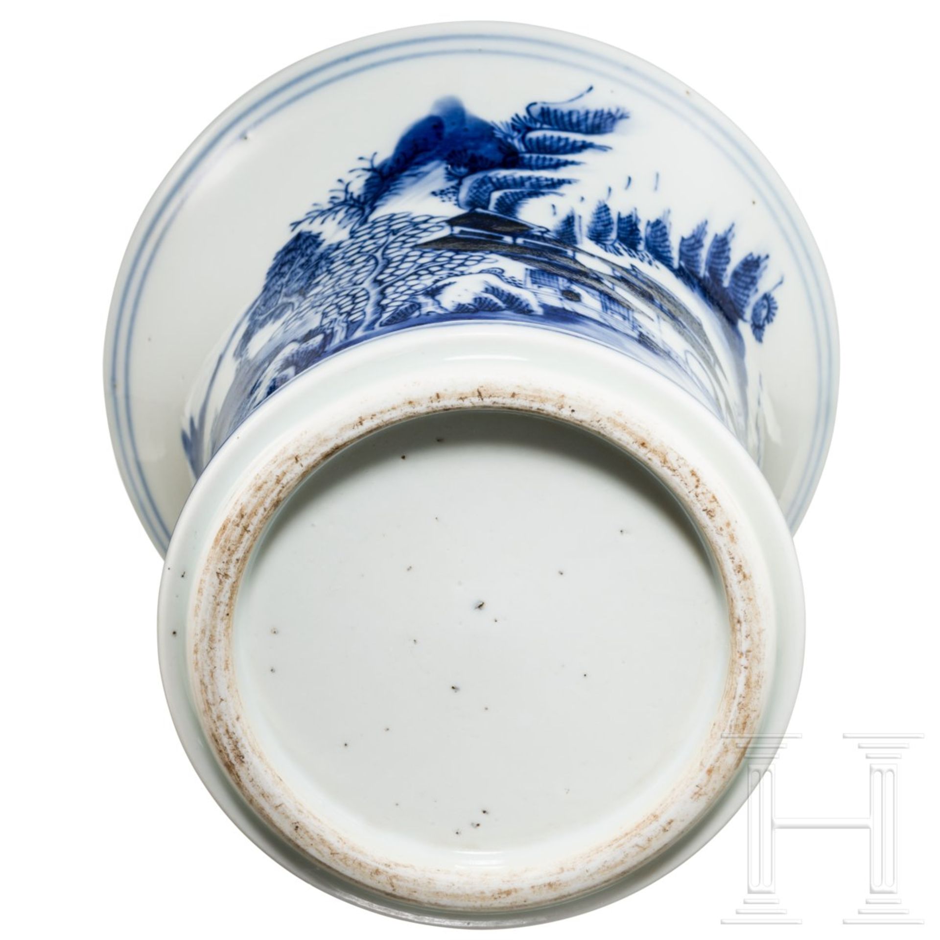 Kleine Gu-Vase mit Landschaftsszene blau auf weiß, China, späte Qing-Zeit - Bild 7 aus 7