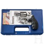 Smith & Wesson Mod. 64-6, "The .38 M & P Stainless", im Koffer
