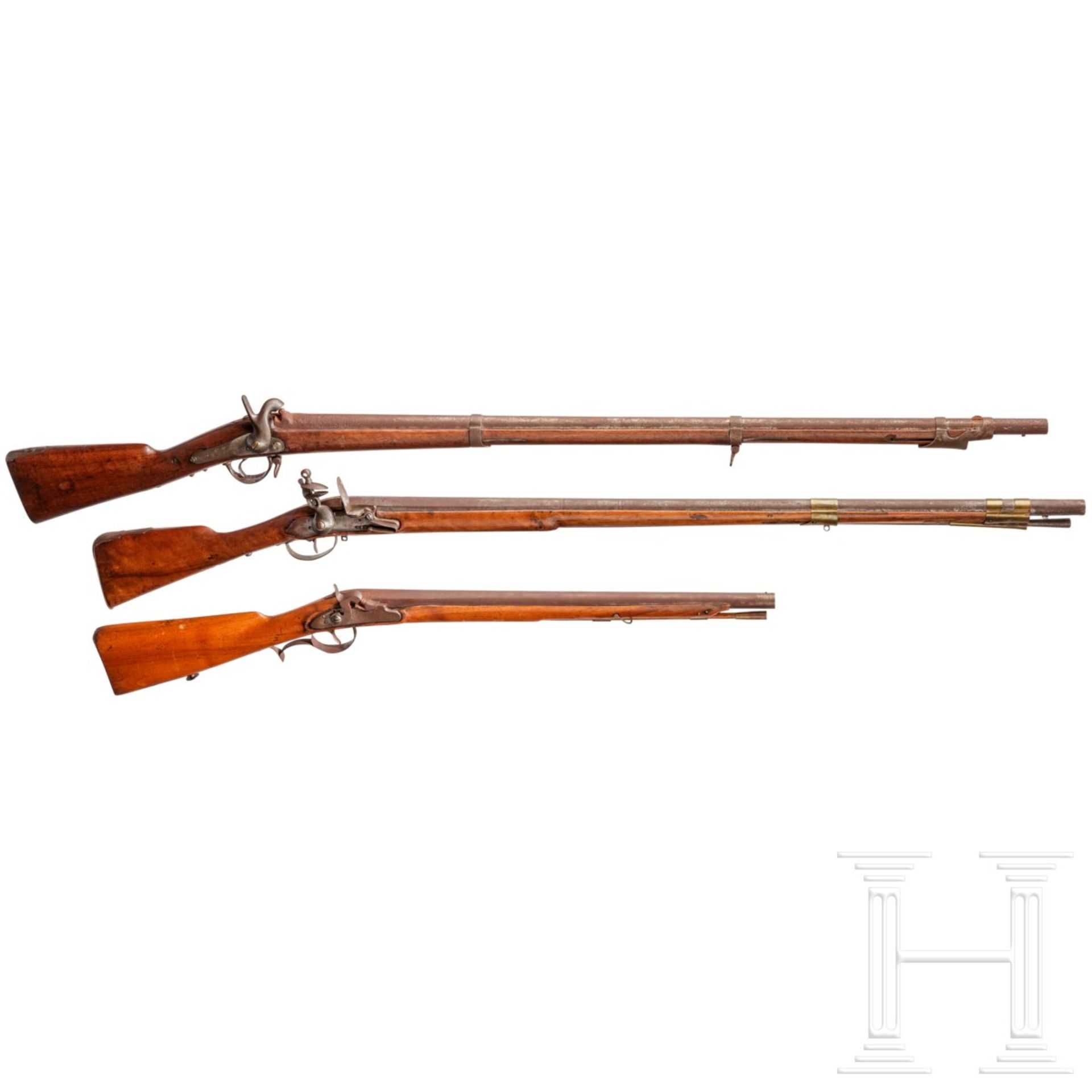 Infanteriemuskete M 1854 und zwei ausländische Gewehre