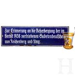Emailleschild zur Erinnerung an die Beherbergung der Sudetendeutschen aus Reichenberg und Sockelb