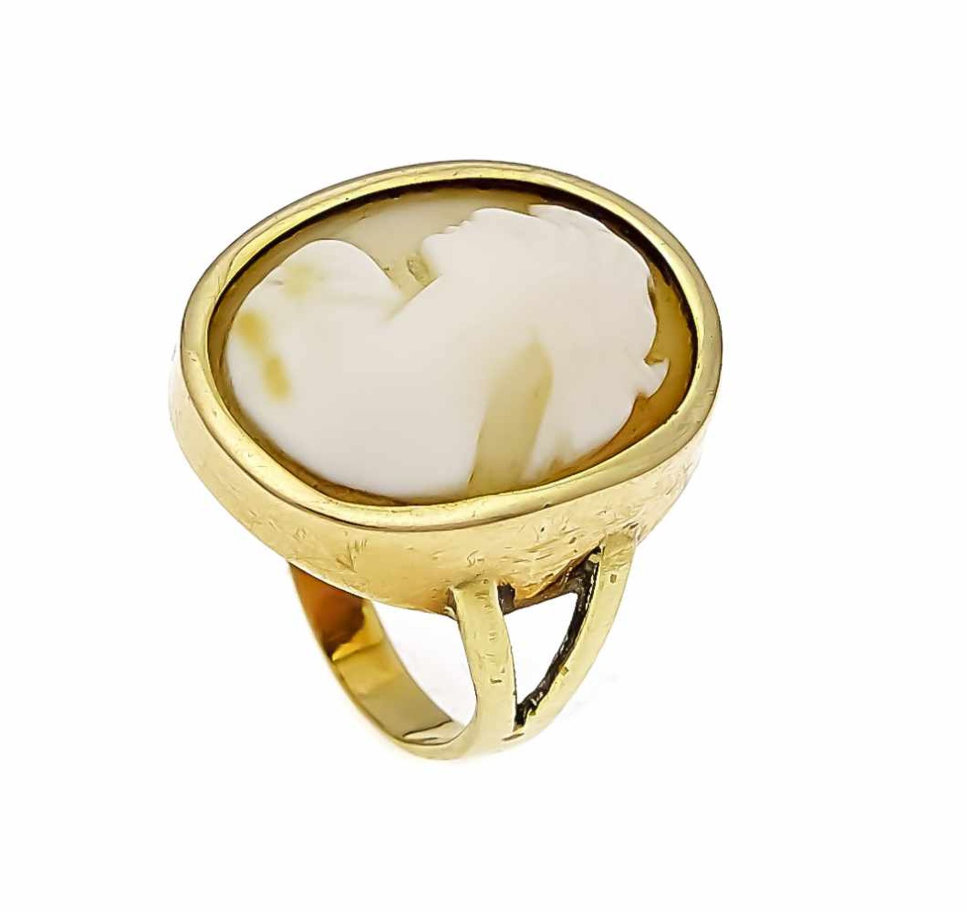 Gemmen ring GG 585/000 with an oval, carved shell gem 18.5 x 14 mm, ring size 50, 4.0 g