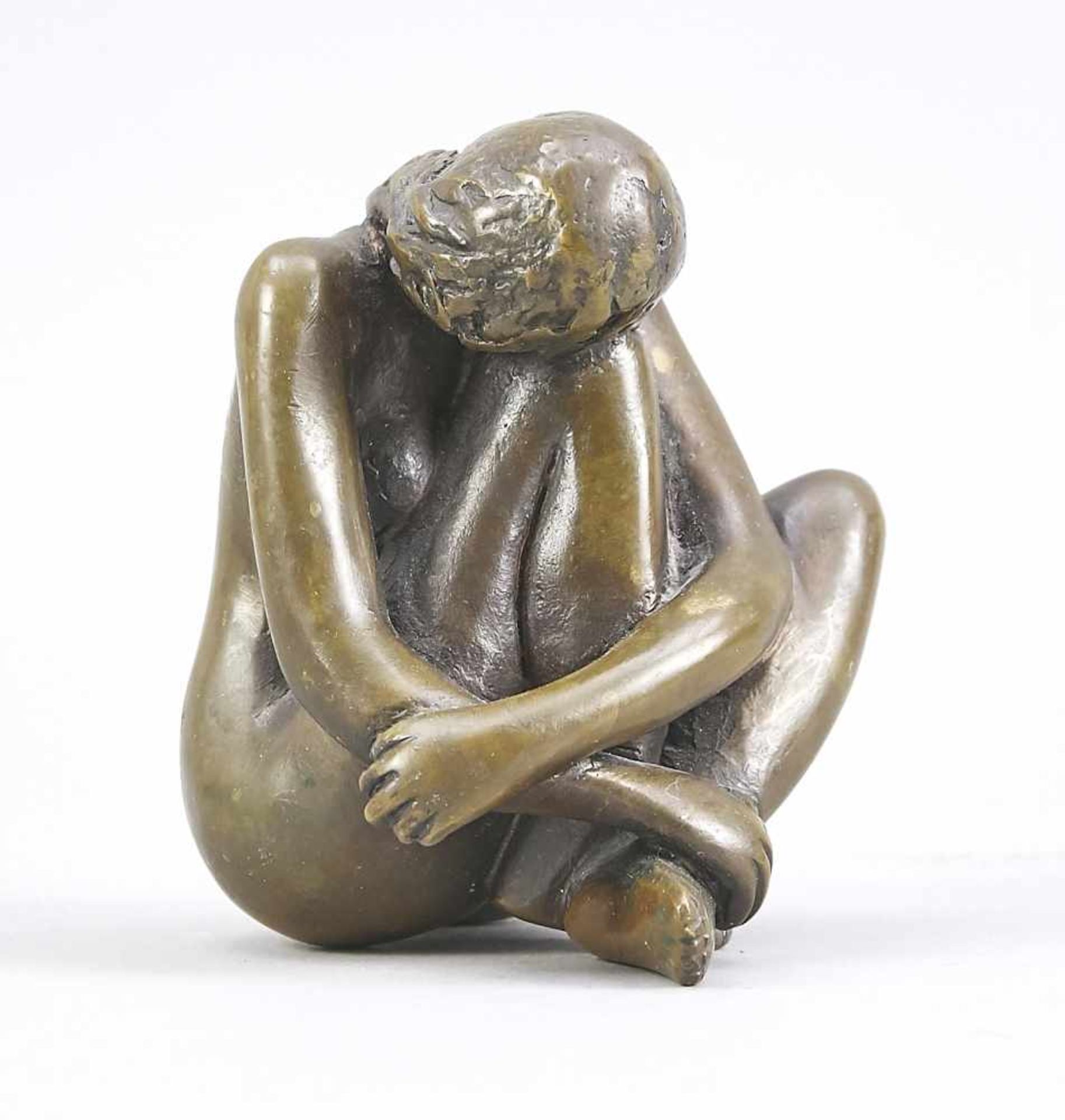 Bruno Bruni (* 1935) in ''La Sogna'', patinated bronze sculpture of a crouching, female