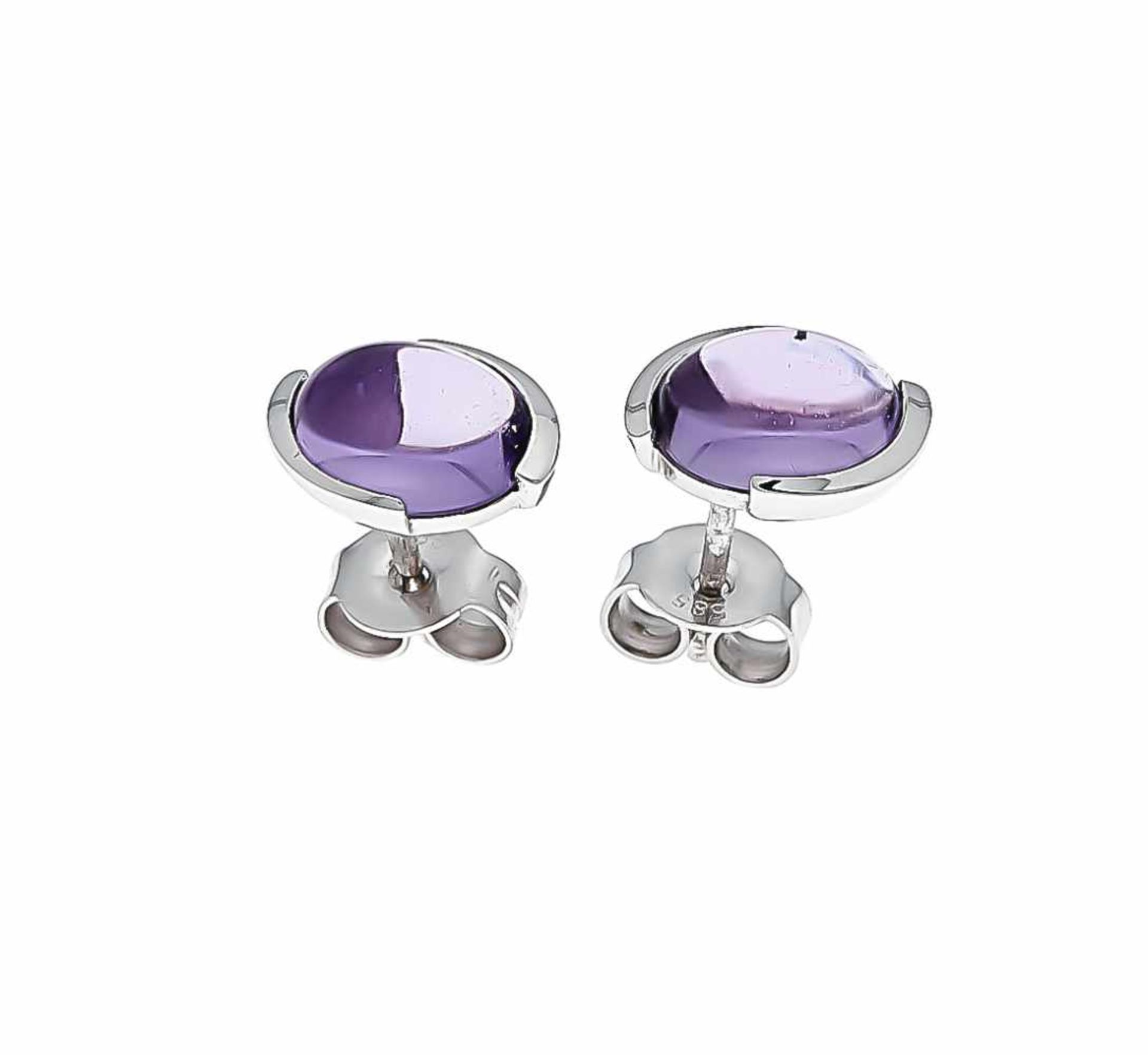 Amethyst ear studs WG 585/000 with 2 oval amethyst cabochons 8 x 6 mm, L. 10 mm, 1.9 g