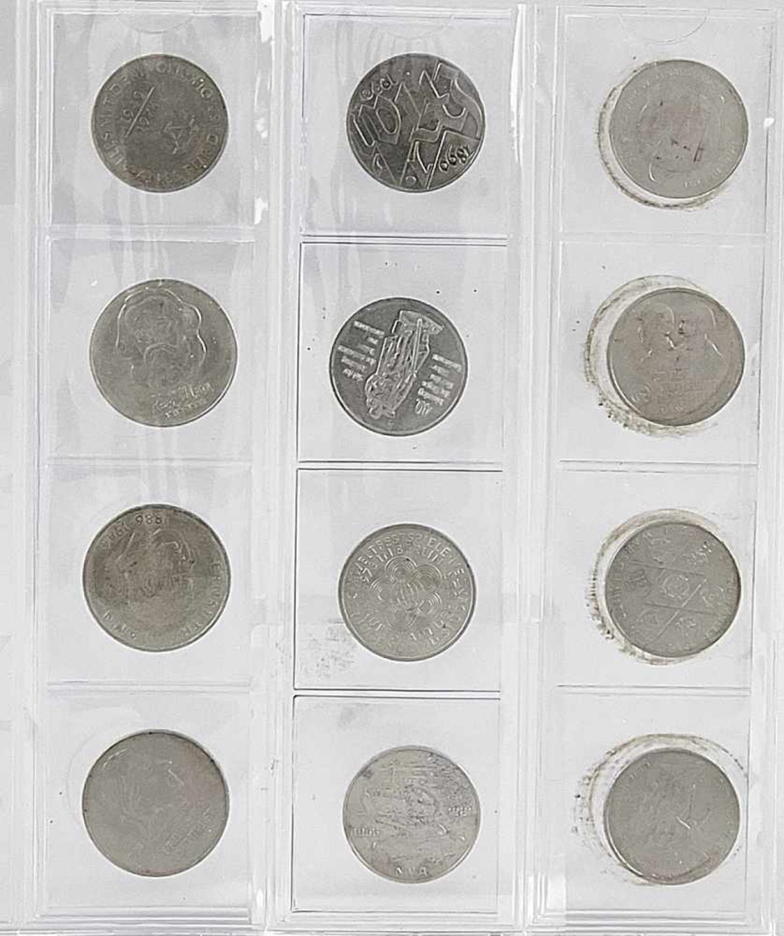 Konvolut Münzen aus der DDR: 9 x 10 Mark und 3 x 20 Mark in Klarsichtschuber zum Abheften- - -22. - Bild 2 aus 2