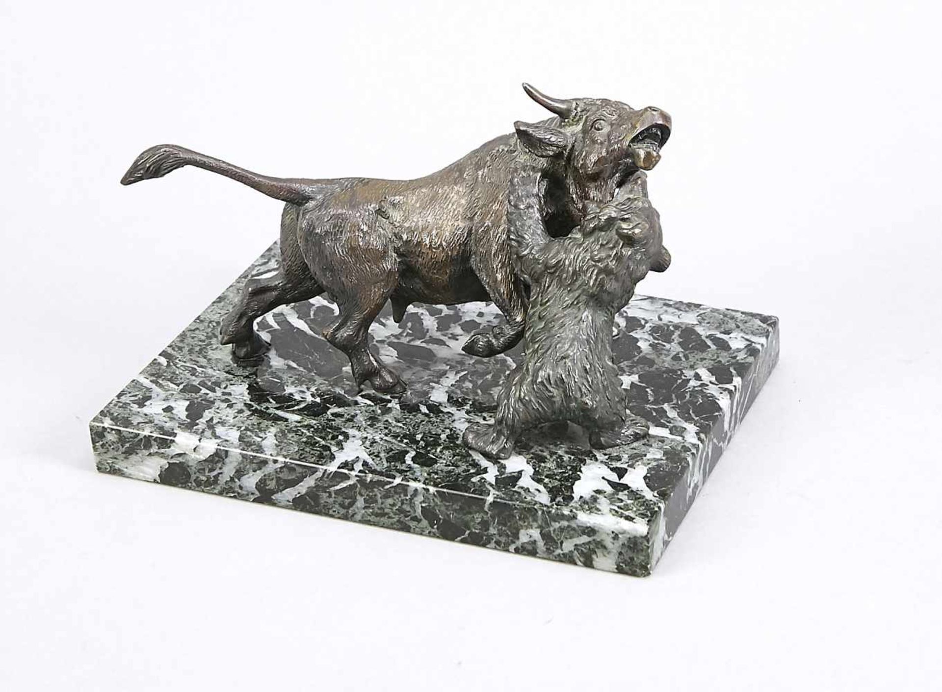 Anonymous animal sculptor around 1920, bear and bull in the fight, patinated bronze group