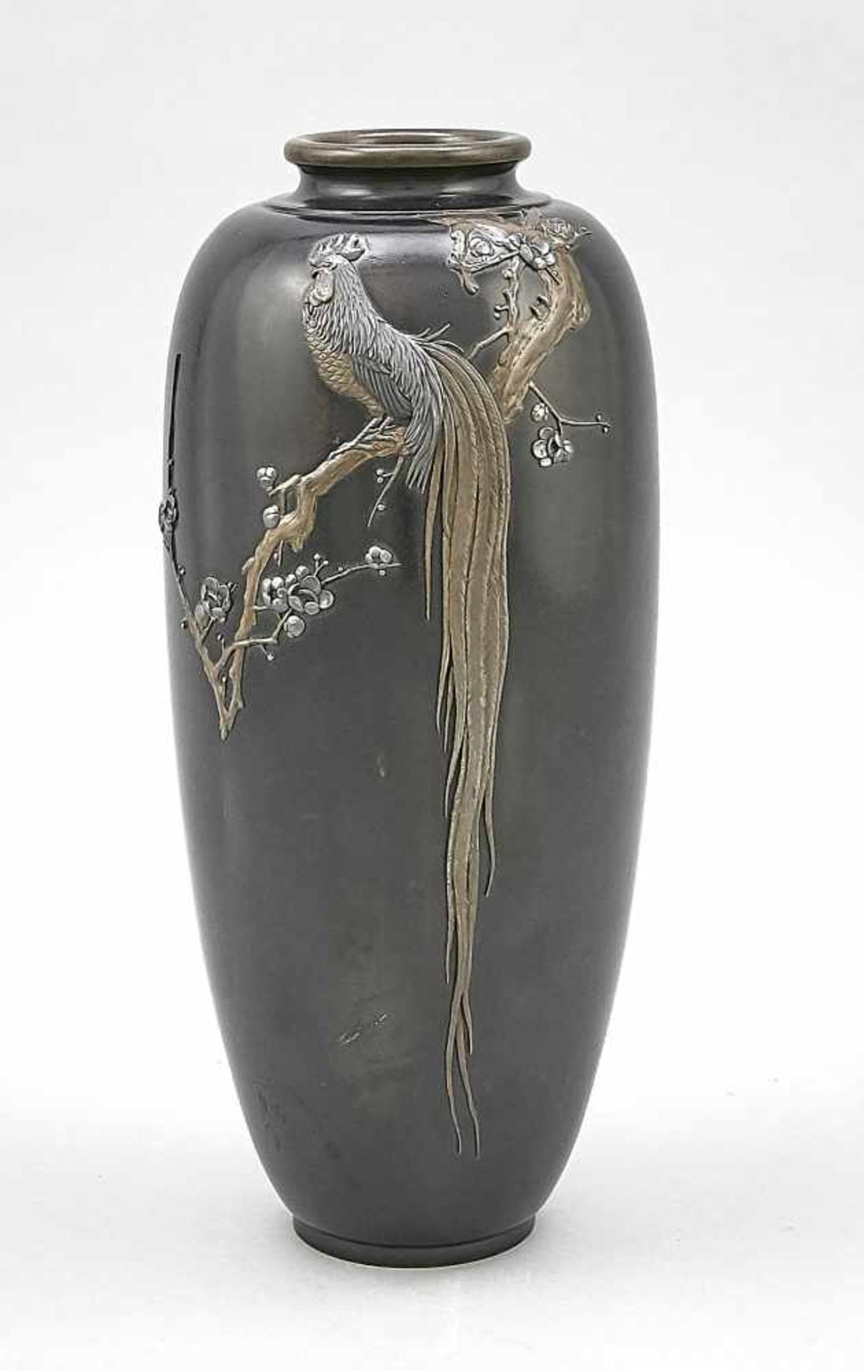 Bronzevase, Japan, um 1900 (Meiji-zeitlich). Schlanke, geschulterte Form mit leichtwulstigem