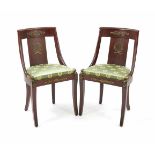 Satz von drei Stühlen im Empire-Stil um 1900, Mahagoni massiv, Rückenlehnenenden inGestalt von