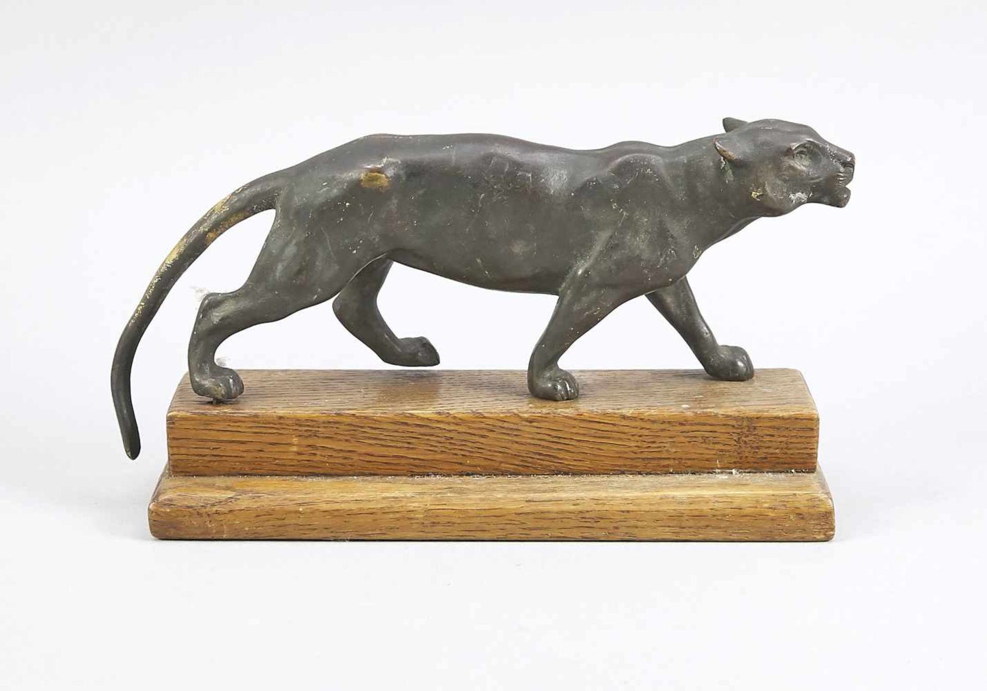 Anonymous sculptor around 1920, walking tiger, massive, patinated bronze, unsigned, loose