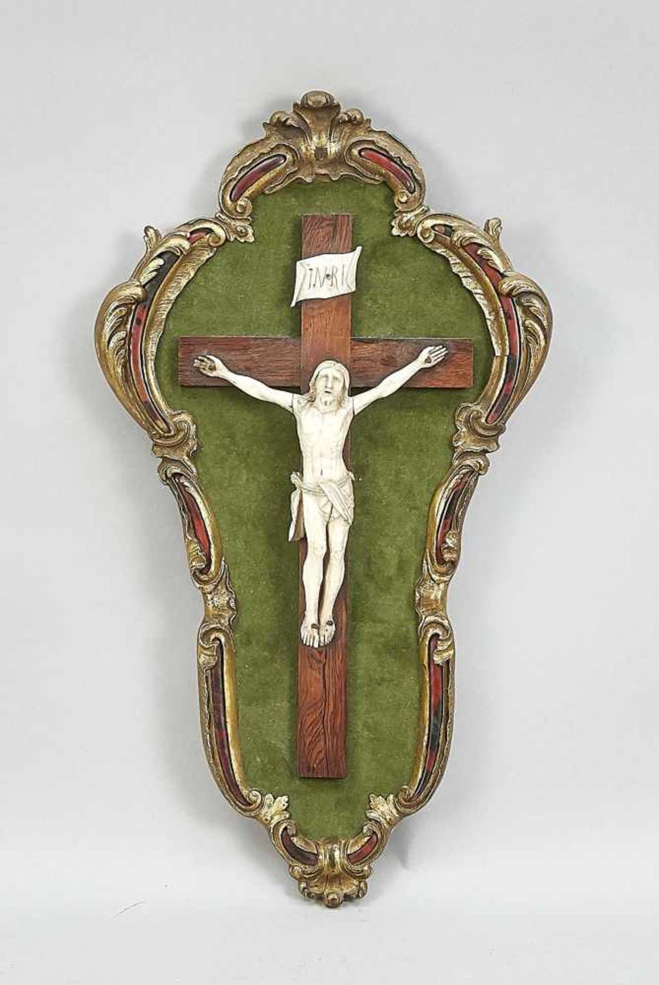 Elfenbein-Kruzifix des 19. Jh., geschnitzter Korpus Christi im Viernageltypus aufschlichtem