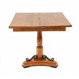 Biedermeier Konsol-/ Spieltisch um 1830, Birke massiv und furniert, klappbare undschwenkbare Platte,