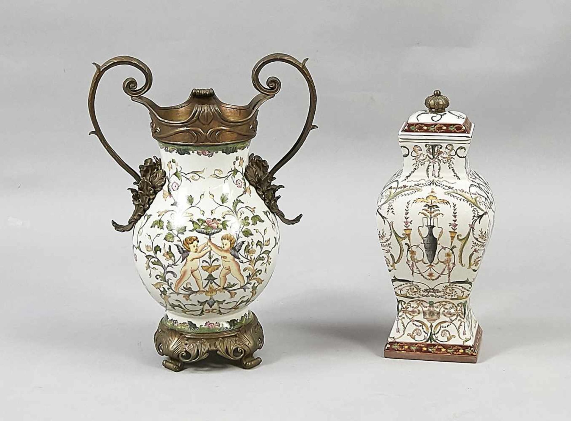 2 Vasen, 1 x mit bronzierter Metallmontierung, Ende 19. Jh. Polychrome Aufglasur-Malereimit