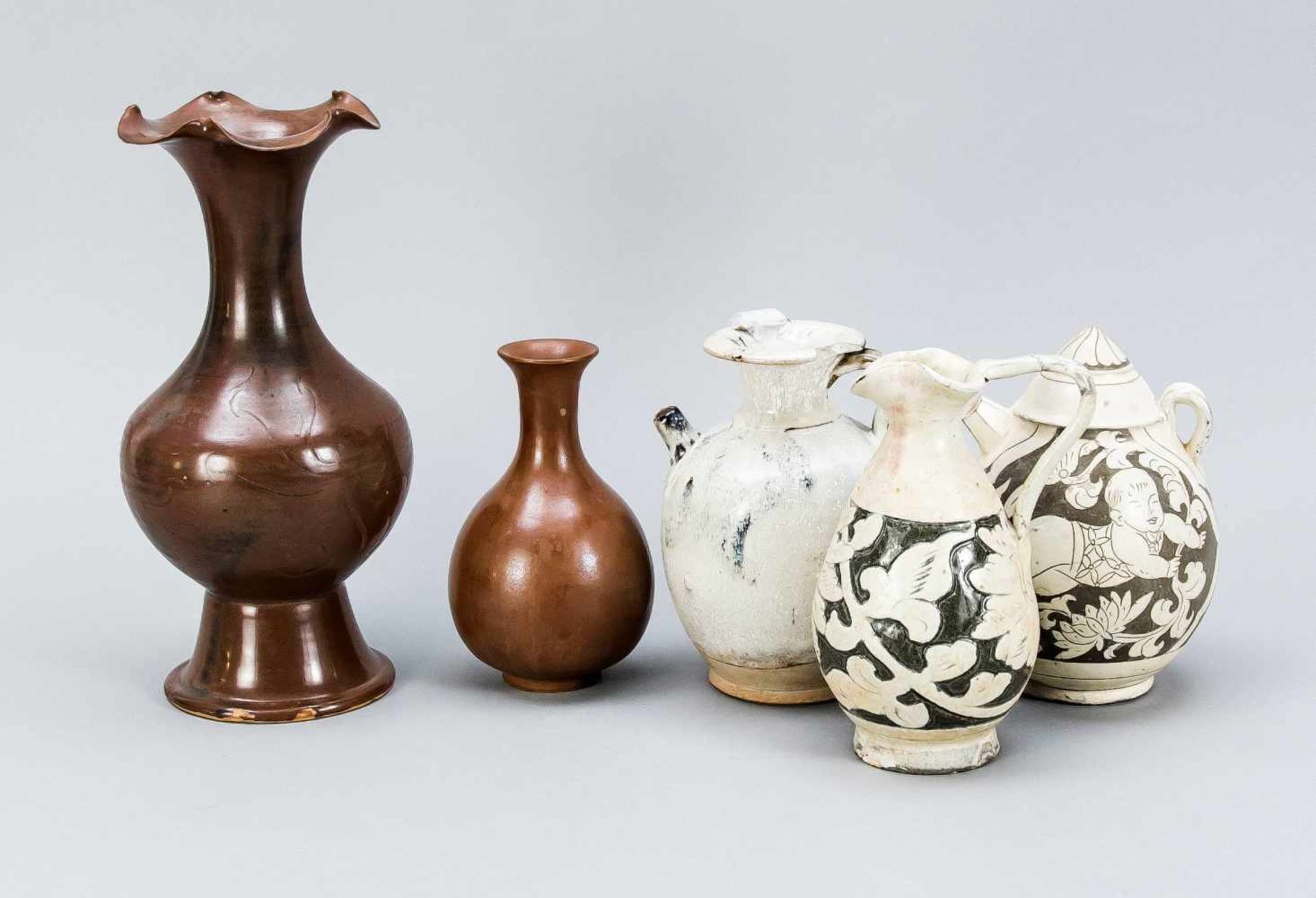 5 parts ceramics, China, 20th century. Jugs and vases in the style of old, classic epochs.