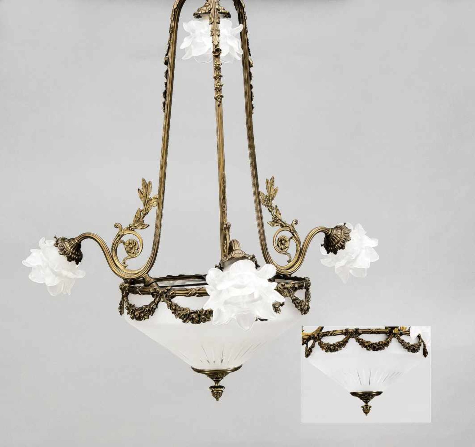 Historismus-Deckenlampe, Ende 19. Jh. In der Mitte ein Blütenkelch- und ein großer<b