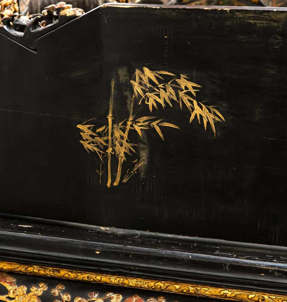 Kang Bed, China, 19th C. Hardwood body covered with black Chinese lacquer. Three-sided - Image 4 of 4