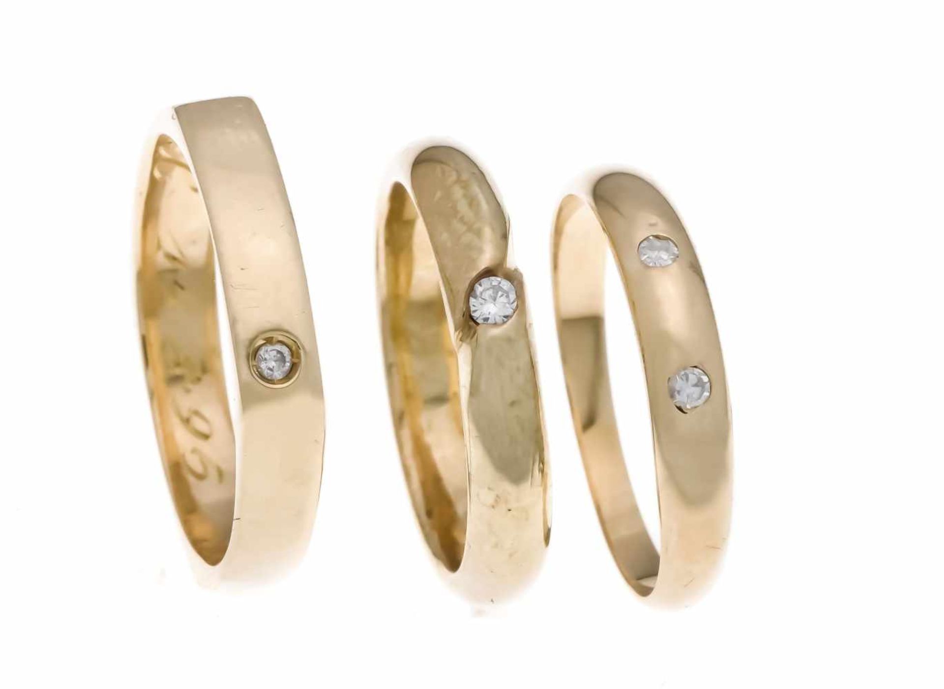 Mixed lot of 3 rings GG 585/000 with 2 brilliants and 2 diamonds, total 0.10 ct TW / SI,
